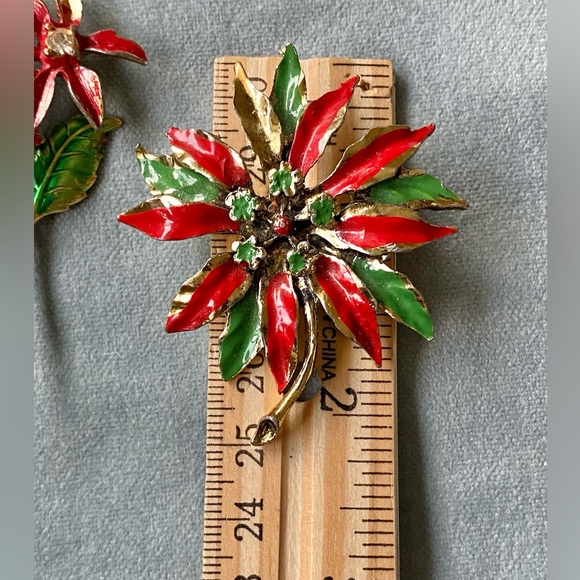 2 Vintage Poinsettia Holiday Brooch / Pins - Picture 7 of 9